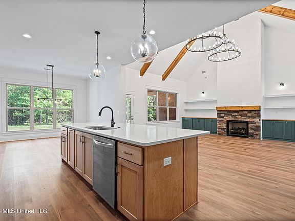 4th image of 2916 Highwoods Dr