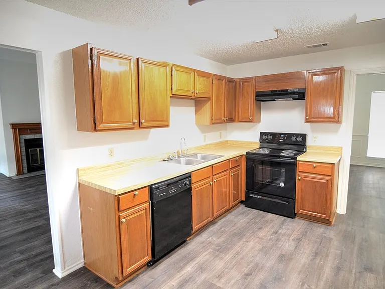 8901 Greentree Dr — Photo 2