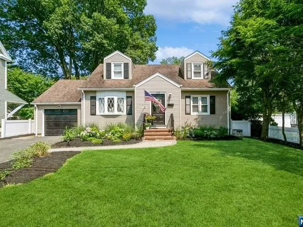 129 Summit Ave, New Milford, NJ 07646