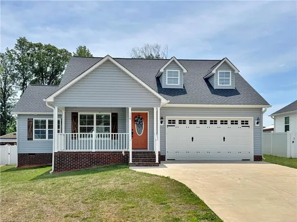 114 Brooke Ridge Dr, Thomasville, NC 27360