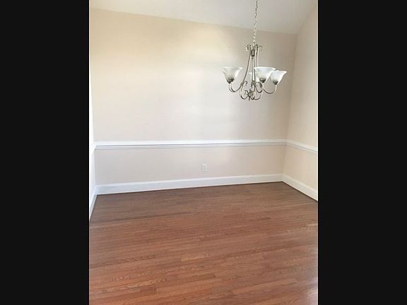 3rd image of 2519 Surry Ln