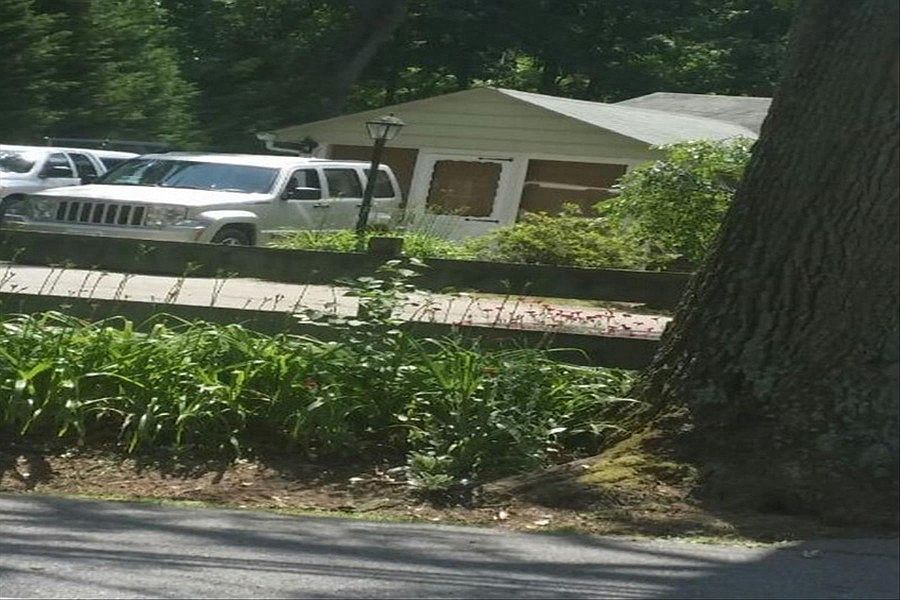 1st image of 179 Lake Shore Dr