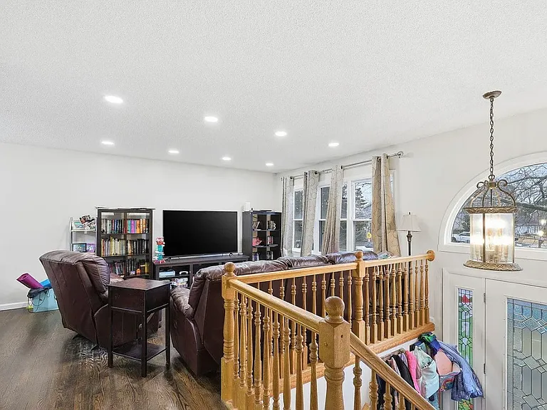 198 Village Dr — Photo 7