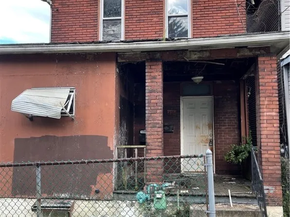 805 Oak St, Duquesne, PA 15110