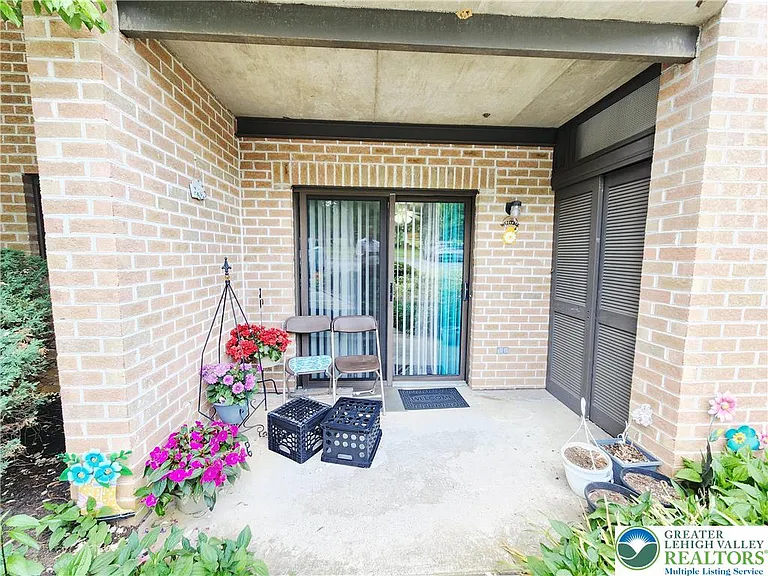 4509 N Hedgerow Dr #2 — Photo 6