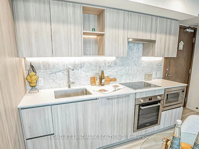 19 Bathurst St #605 — Photo 3