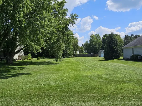 874 Holiday Dr, Sandwich, IL 60548