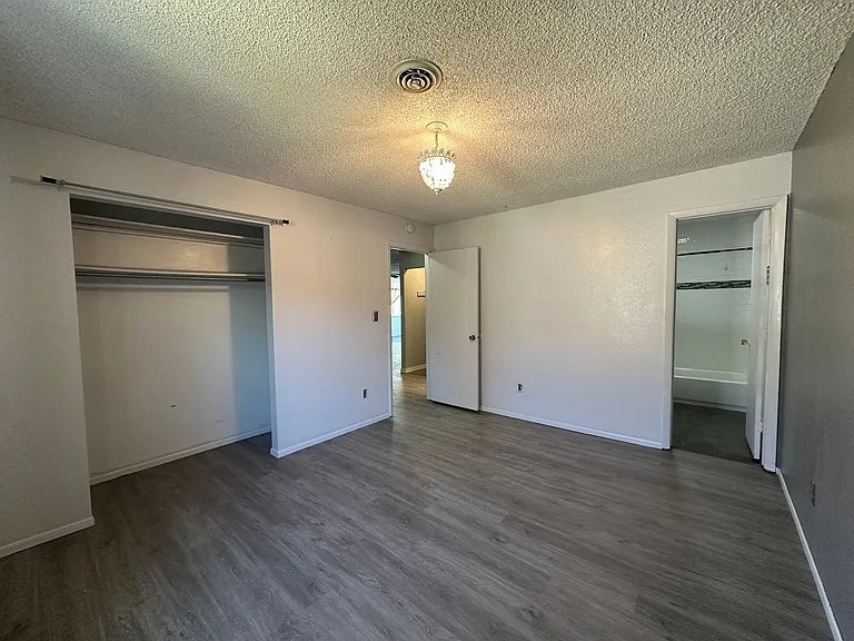 5542 Cypress St — Photo 8