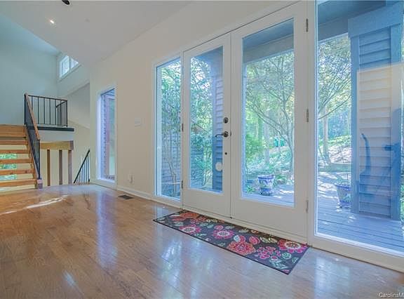 3rd image of 227 Millwood Ln