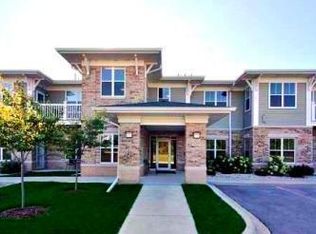 7710 S 51st St APT 202, Franklin, WI 53132