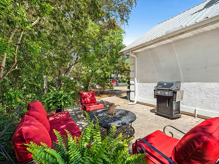 220 Seabreeze Cir — Photo 46