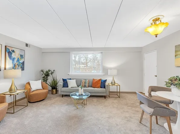 298 Commercial St APT 12, Braintree, MA 02184