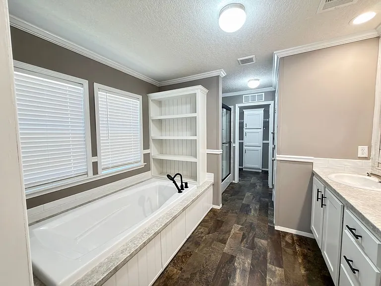 55 Oak Ave — Photo 32