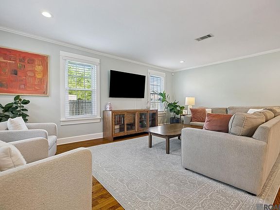 4th image of 4239 Sweetbriar St
