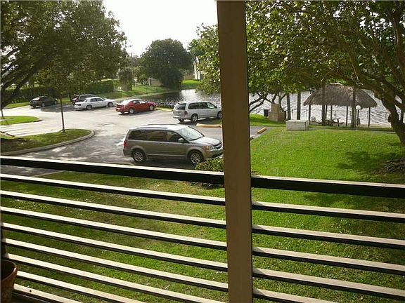 5th image of 900 Colony Point Cir APT 204