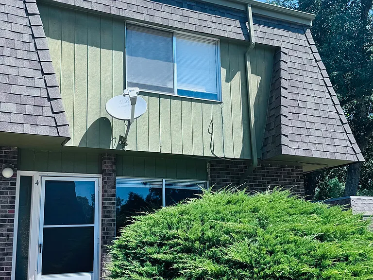 2720 Leisure Dr #4 — Photo 1