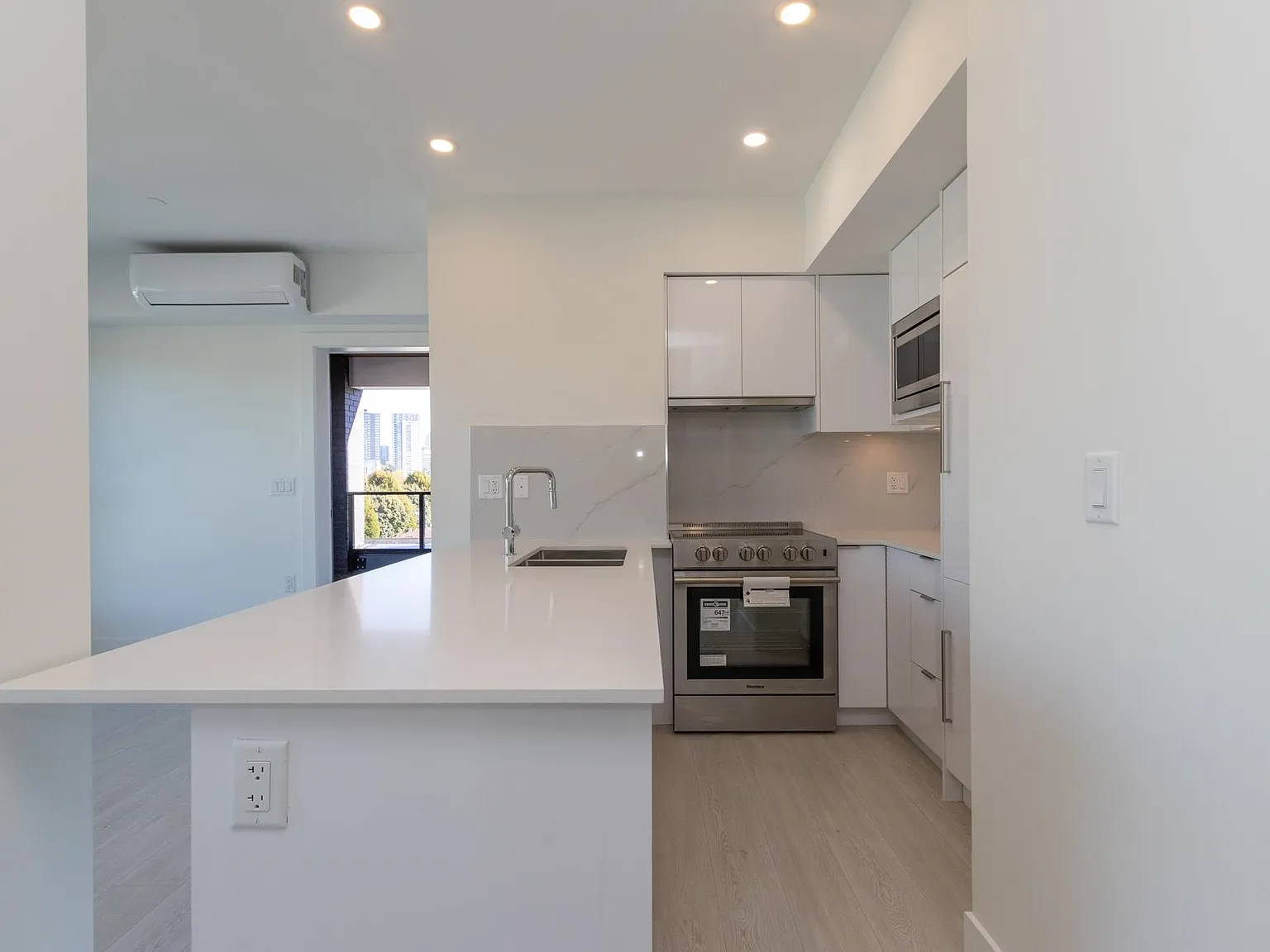 2 bed, 810 sqft, $2,850 — Photo 4