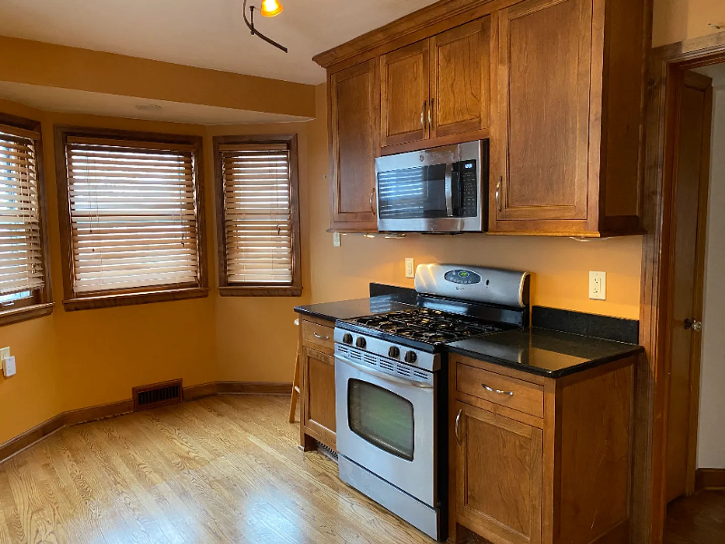 Spacious 3-Bedroom Wauwatosa Home with 2 Baths, In-Home Laundry & Pet-Friendly Living $2,575/Mont... — Photo 1
