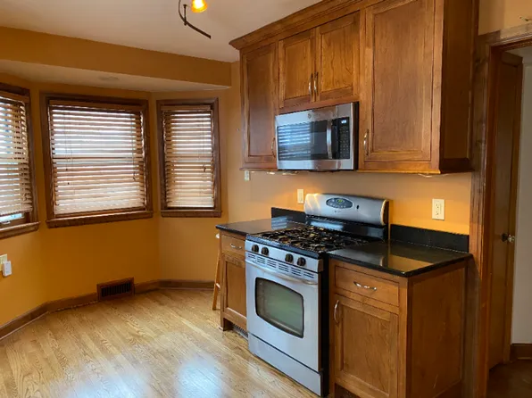 2563 N 68th St, Wauwatosa, WI 53213