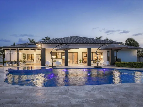9995 NW 131st St, Hialeah Gardens, FL 33018