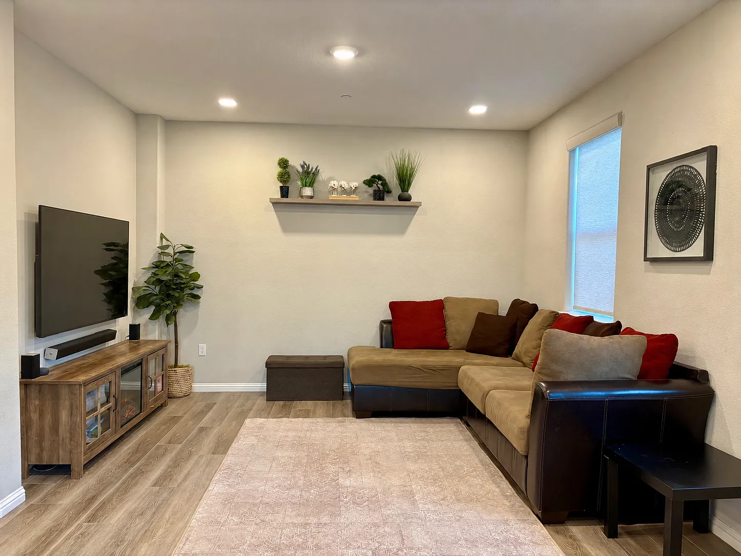 3 bed, 2.5 bath, 1713 sqft, $4,395 — Photo 2