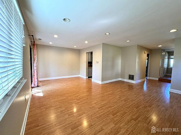 2nd image of 89 Hampshire Dr