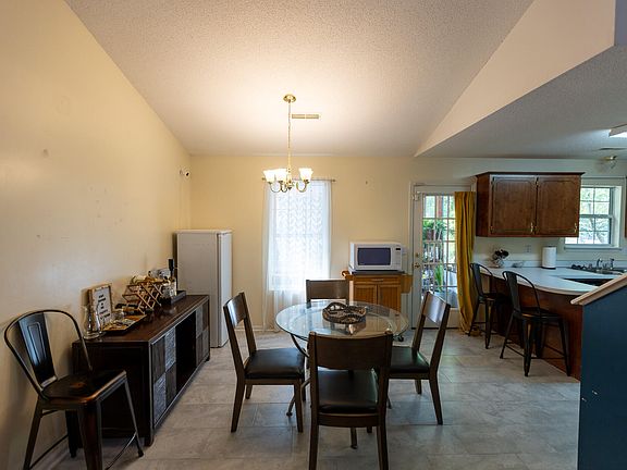 5th image of 469 Courtland Dr