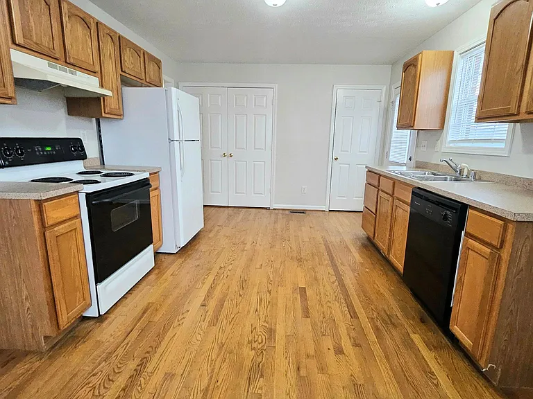 114 Frye Ct — Photo 4