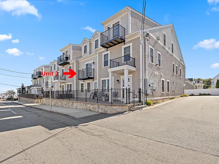 25 Howland St #3 — Photo 15