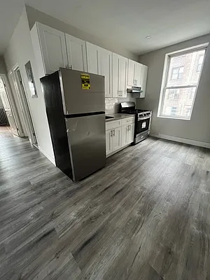 Rented by Fifth & Forever LLC | media 24