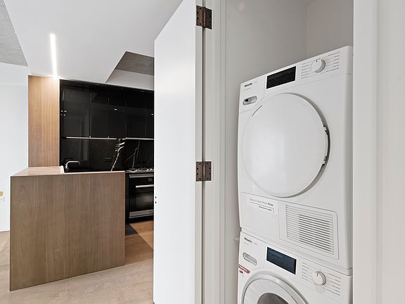 4th image of 196 Orchard St #8G