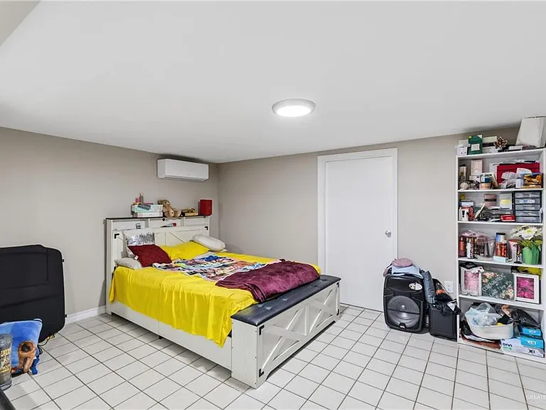 700 E Sam Houston Blvd — Photo 14