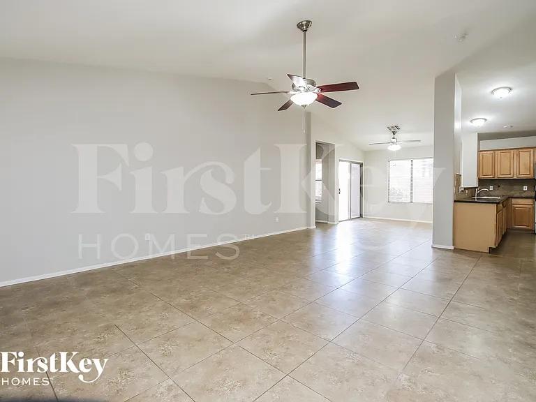 2968 E Silverbell Rd — Photo 3