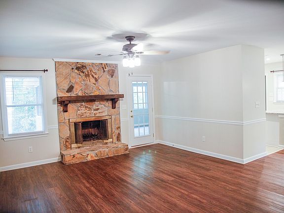2nd image of 3977 Woodland Cir SE