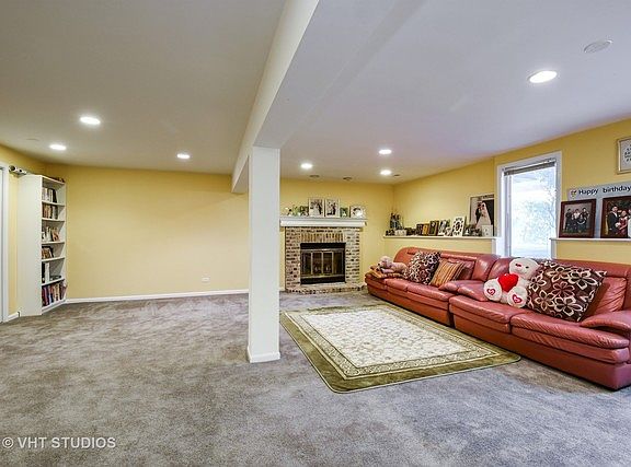 5th image of 1090 S Parkside Dr