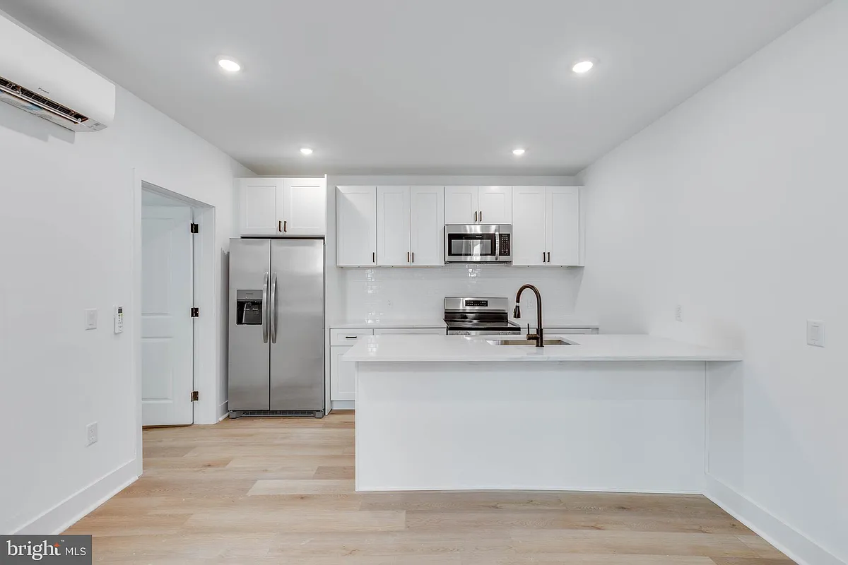 Building Photo - 4220 Baltimore Ave #2