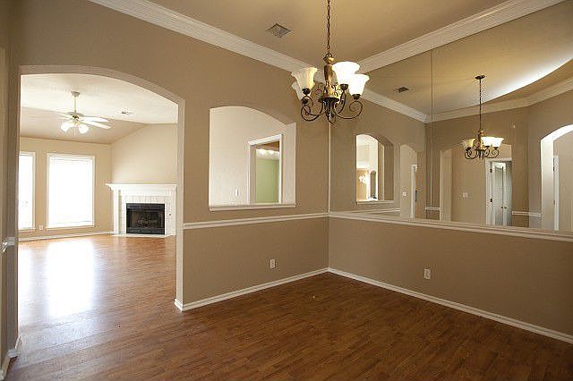 Spacious dining room perfect for entertaining