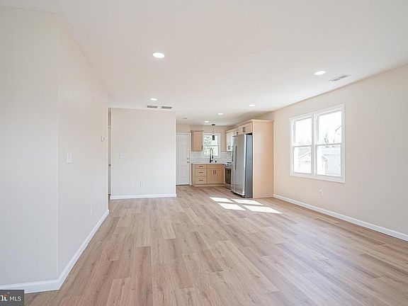 4th image of 306 Fenimore St
