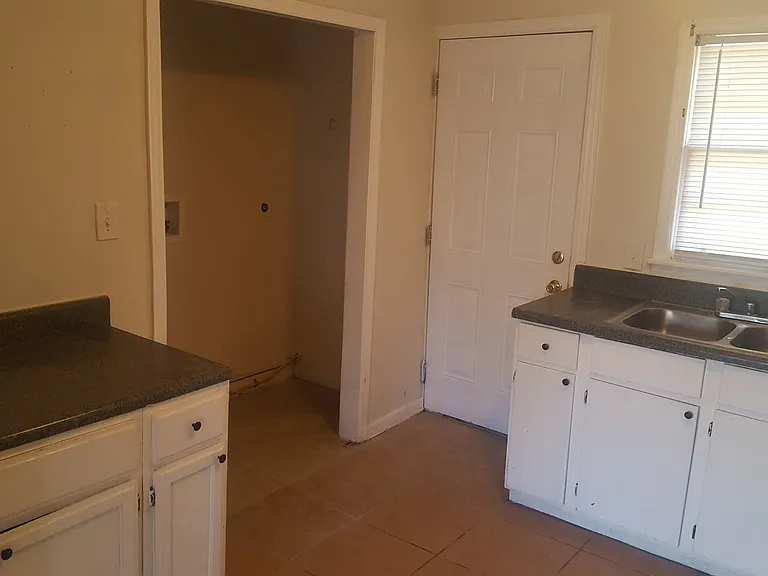 1647 Bridgeport Dr NW — Photo 7
