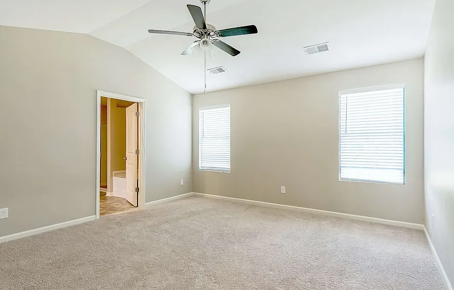 4 bed, 2.5 bath, 1968 sqft, $2,150 — Photo 2