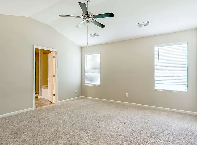 1001 Park View Dr — Photo 2