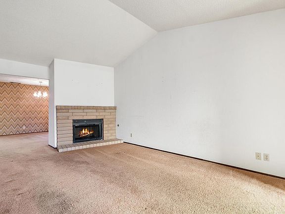 4th image of 1379 Eaglerock Pl