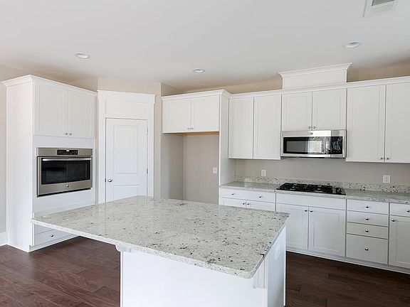 3rd image of 104 Waxwing Dr