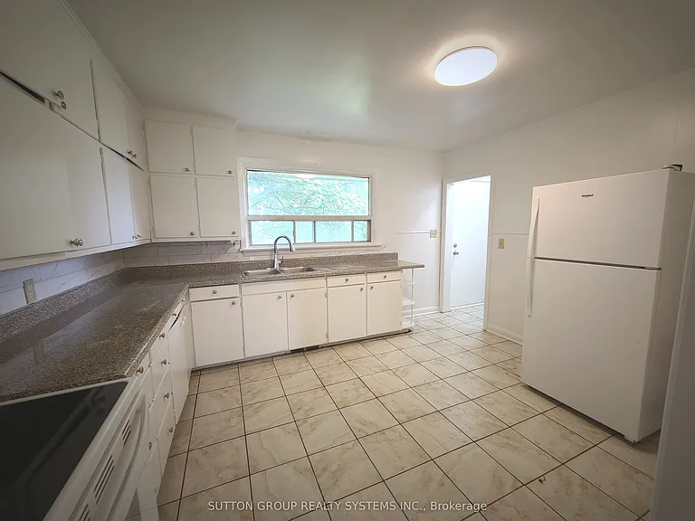 998 King Rd — Photo 9