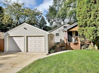 40 N Alfred Ave, Elgin, IL 60123