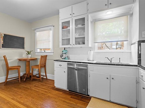 3rd image of 815 Salmon Dr