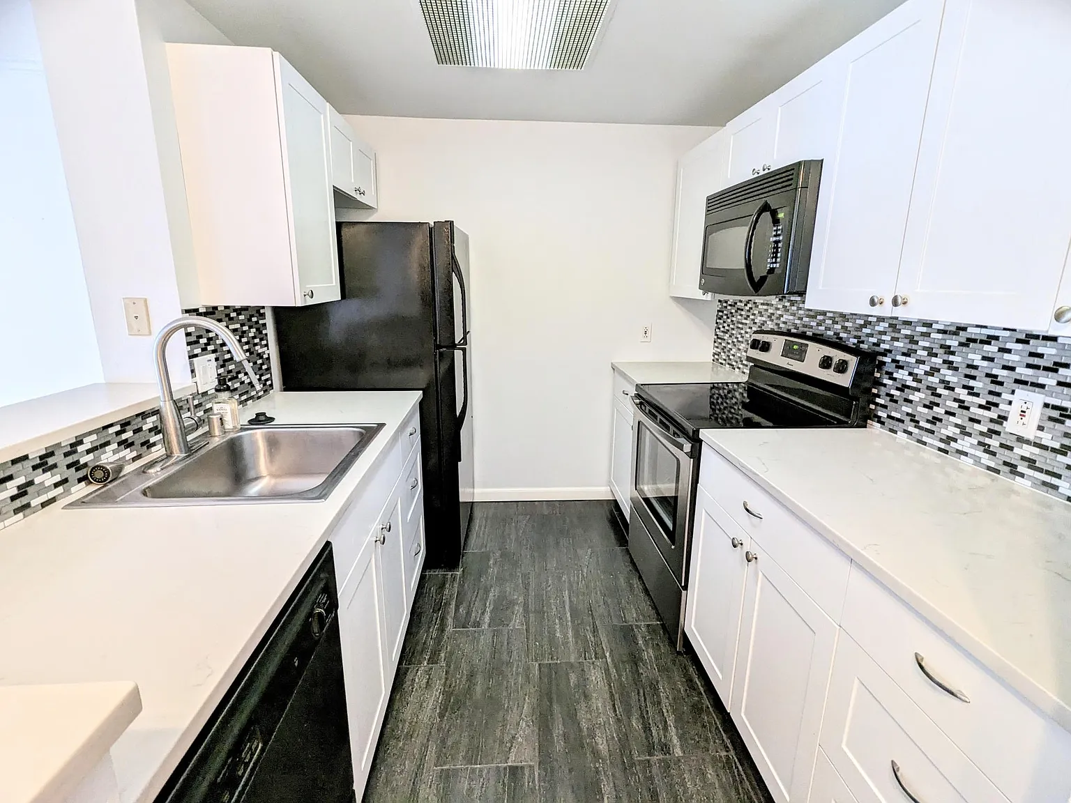1 bed, 661 sqft, $2,299 — Photo 4
