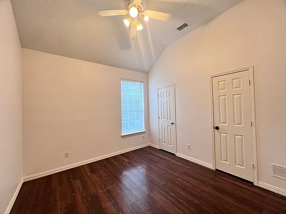 5th image of 2714 Winterberry Dr