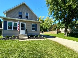 1114 State St #2, Kaukauna, WI 54130