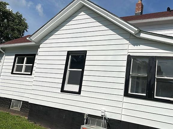 5th image of 826 Grove St